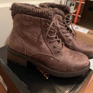 B52 by Bullboxer Shoes | B52 Short Brown Womens Boot Size 8 | Color: Brown/Tan | Size: 8 | Graceriddle's Closet